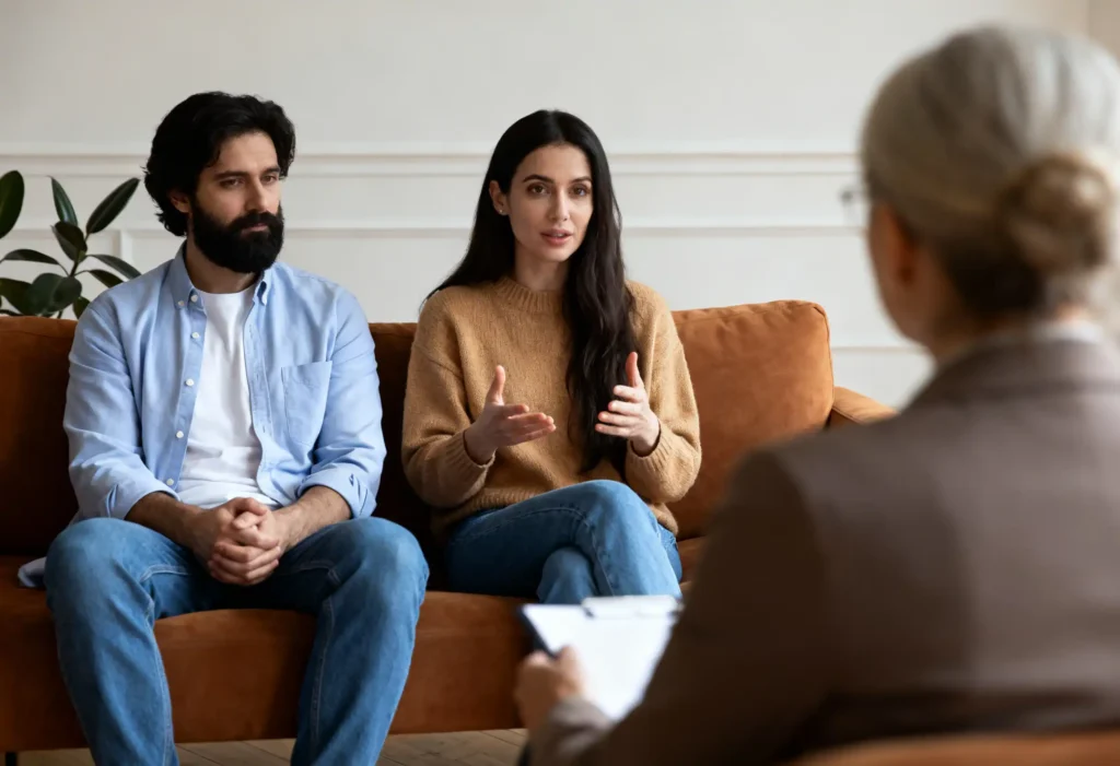 pareja con especialista